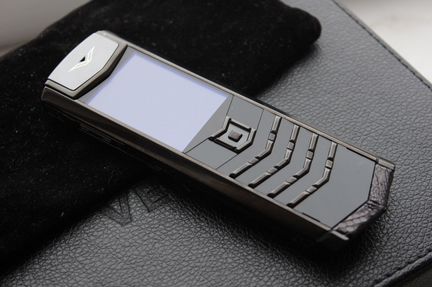 Телефон S Design черная игуана 4Gb