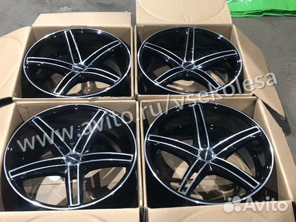 Комплект новых литых дисков R18 vossen cv5