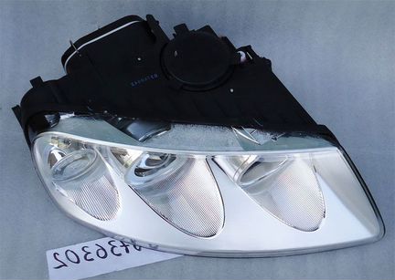 VW Touareg фара новая 2003-2007