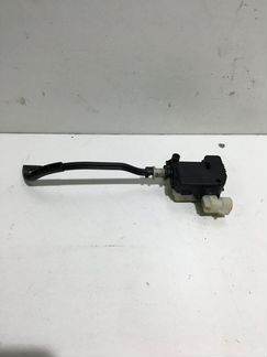 Механизм замыкания лючка бензобака astra j