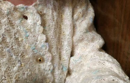 Светлая новая кофта с нежным люриксом