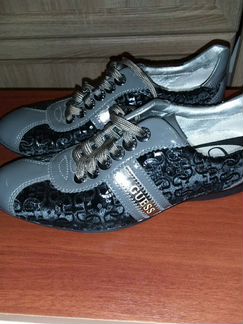 Женские кроссовки guess