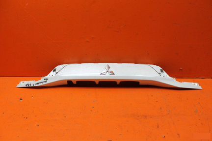 Накладка двери багажника Mitsubishi Outlander 3