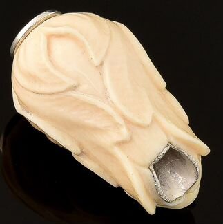 Подвеска из бивня мамонта 