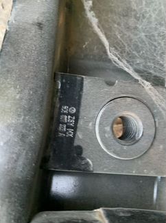 Усилитель переднего бампера Volkswagen Jetta