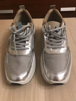 Кроссовки