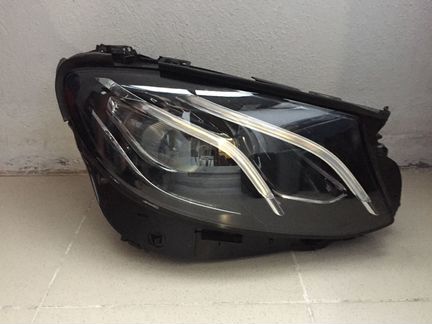 Фара дефект правая Mercedes E Class 2016