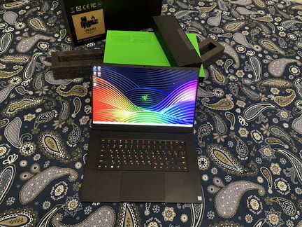 Razer Blade 15 240Hz + RTX 2070 + i7 9750H