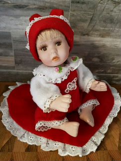 Фарфоровая кукла