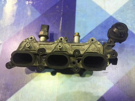 Топливная рампа без форсунок Ауди А6 Ц6