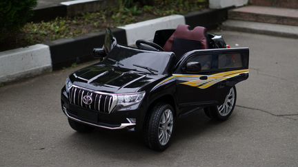 Детский электромобиль Toyota Prado Ultra