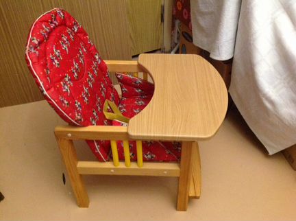 Стул-стол для кормления малышей