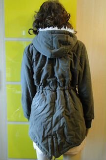 Парка с мехом и капюшоном