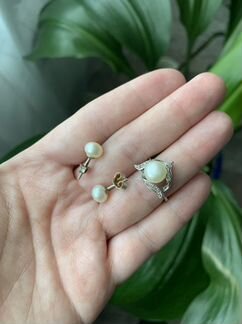 Серебрянные сережки и кольцо с жемчугом