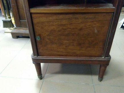 Антикварная тумбочка под самовар