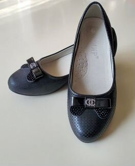 Детские черные туфли 