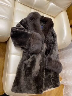 Шуба мутоновая с песцовым воротником и рукавами 46