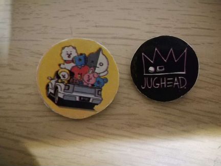 Значки. Значок bt21. Значок Riverdale