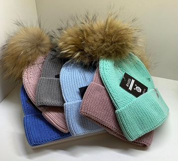 Милая женская шапка с помпоном новая