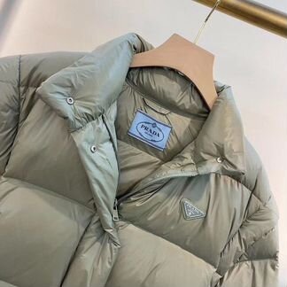 Пуховик P**rada