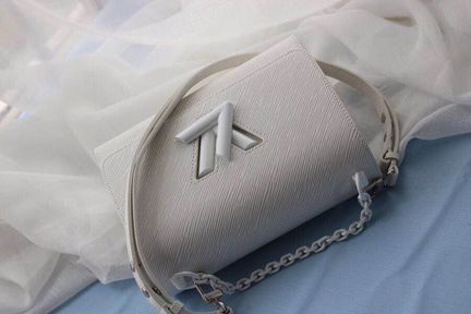 Женская сумка Louis Vuitton Twist MM