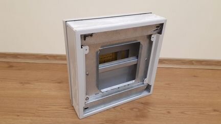 Щит распределительный накладно го типа с шинами по