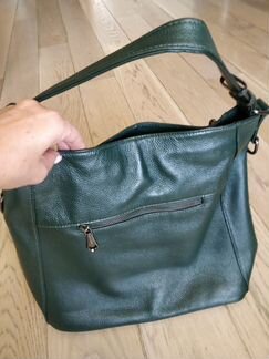 Вместительная зелёная сумка с множеством карманов